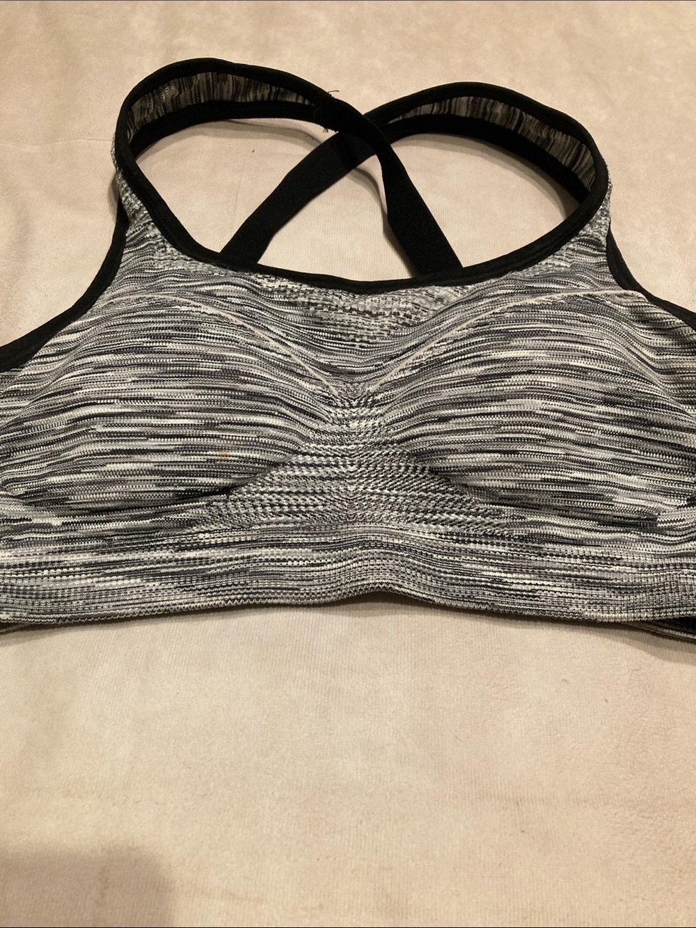 Seamless Heathered Black Sports Bra with Cross-Back Straps
